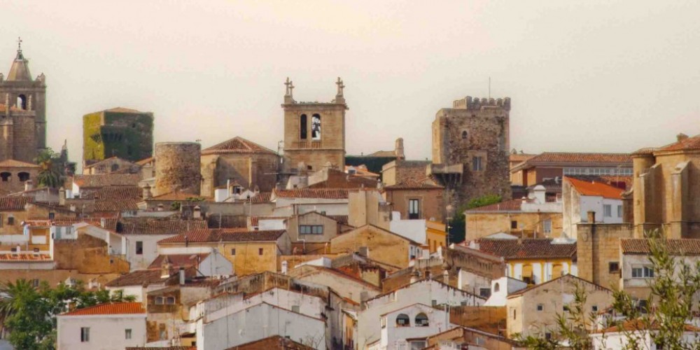 https://www.campingcaceres.com/wp-content/uploads/2015/11/casco-historico-caceres-e1447346695979.jpg